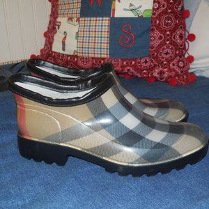 BURBERRY Nova Check Low Rise Ankle Rain Boots Size 36 / 3.5